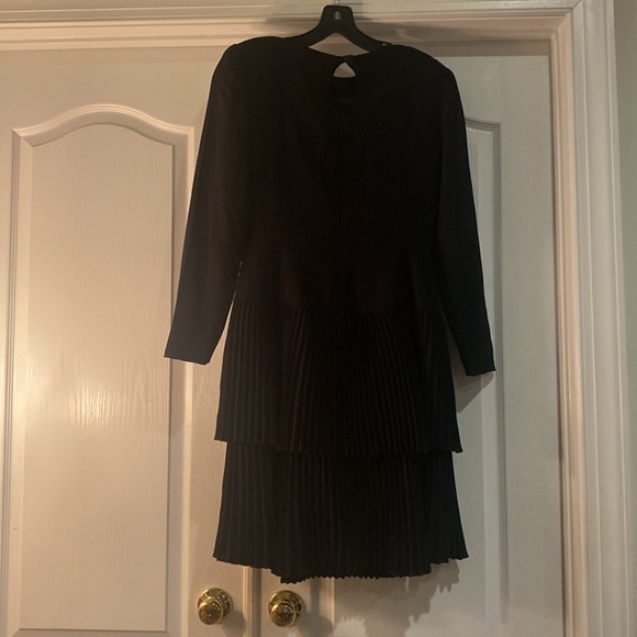 Vintage 80s/90s PSI by Alvin Bell Black Dress with 2 tiers of pleats. - Picture 3 of 5